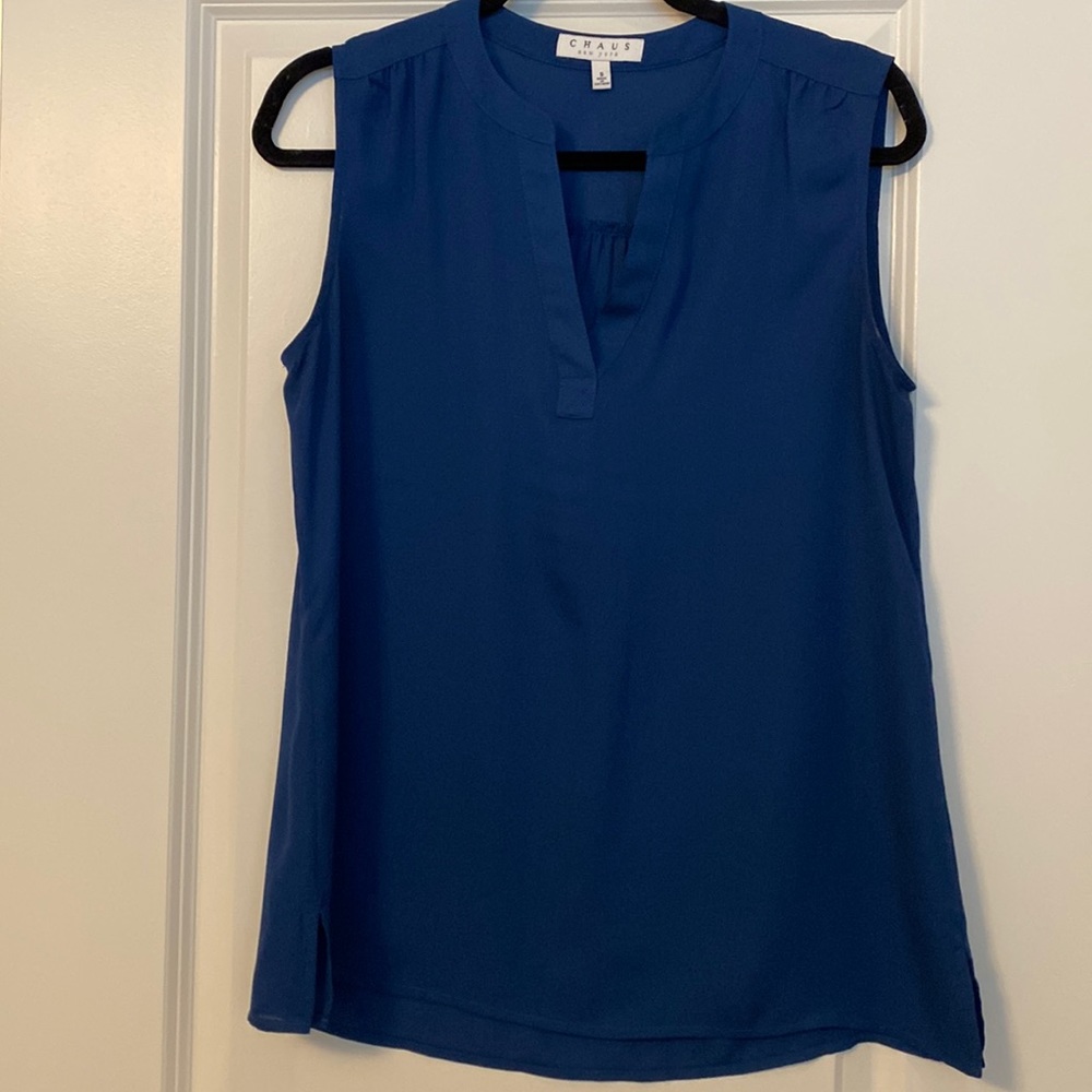 Sleeveless v-neck blouse